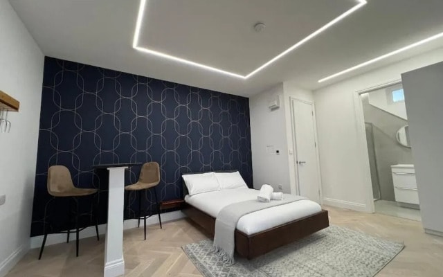 London Studios and Suites