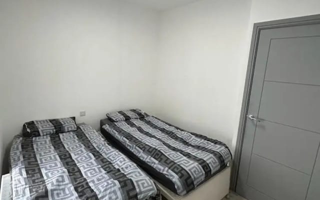 Flat - Sleeps 4 & Free Parking