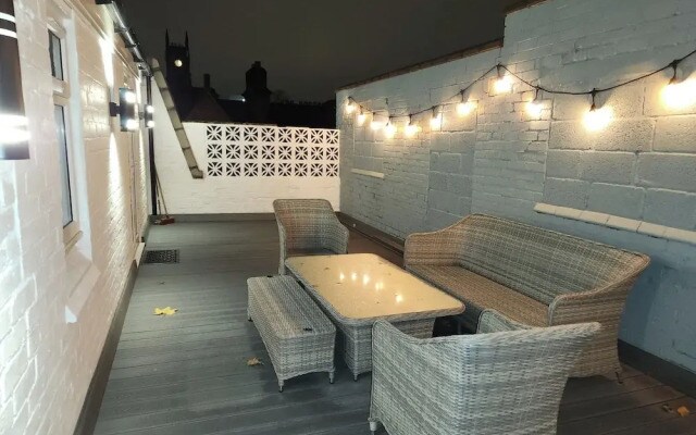 Derby City Centre Apartment With Roof Top Hot Tub