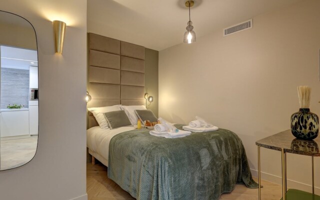 Superb AC Apartment Champs de Mars Eiffel Tower