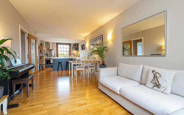 Peaceful Putney Apartment by Underthedoormat, London