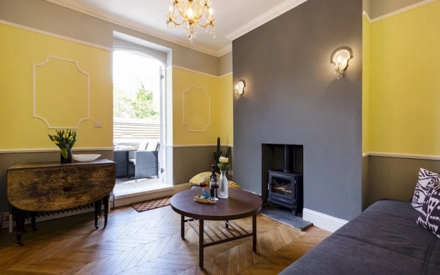 Stylish Hyde Park Gem