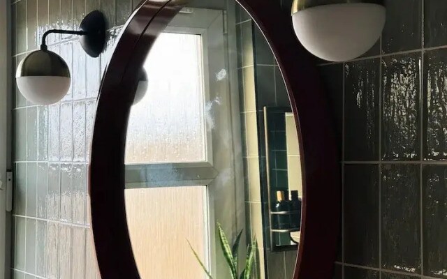 Peaceful Unique Maisonette in Central London