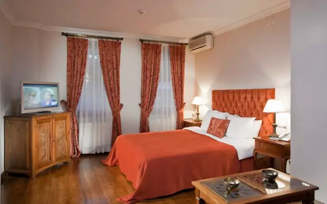 Hotel Sari Konak