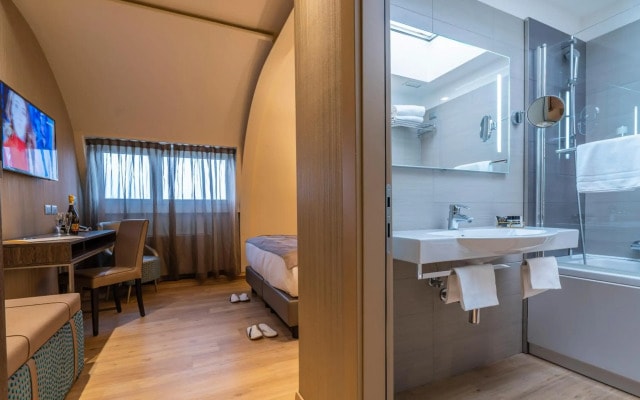 Smart Hotel Holiday