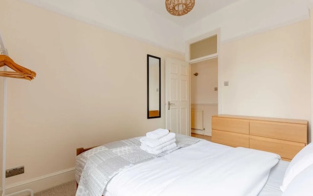 Roomy 3BD by Hampstead Heath!