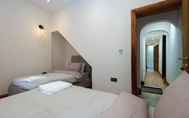 Tranquil Stoke-on-trent 4bed, 2 Bath, Parking