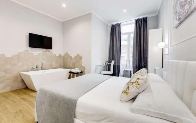 Opera Private Suites