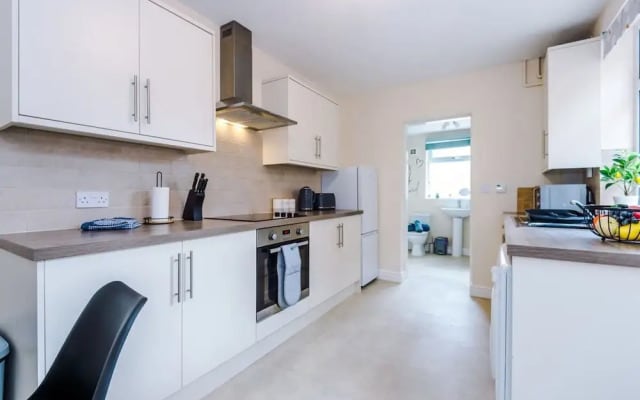 Modern Apartment Perfect for Business Sleeps 4