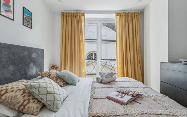 Chic 1BR Near Louvre & Musee d Orsay