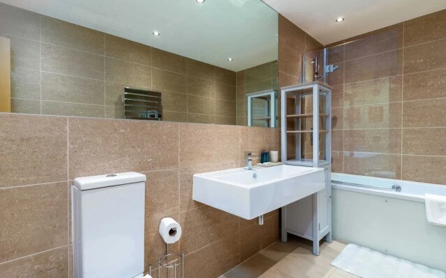 GuestReady - Spacious Apartment in Clapham Town