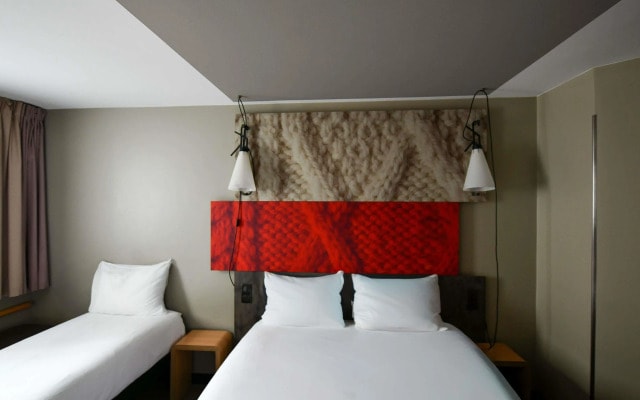 Ibis Paris Canal Saint Martin