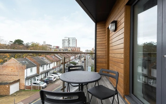 Premium 2 Bed Flat near Colindale Station