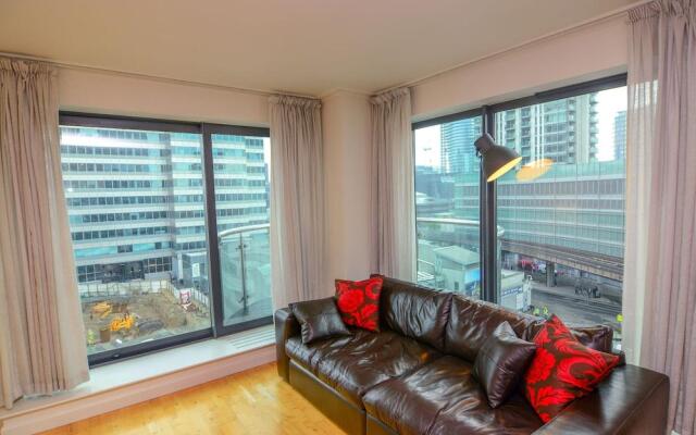 Canary Wharf - Corporate Riverside Apartments