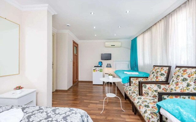 Merot Suites