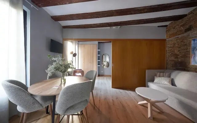 Numa | Lustre Apartments