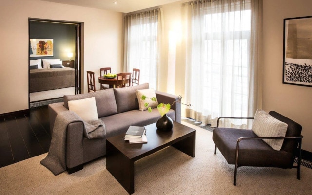 Отель Bergs Suites