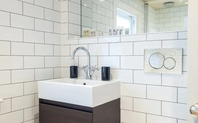 Luxe Pristine 2BR near Buckingham Palace