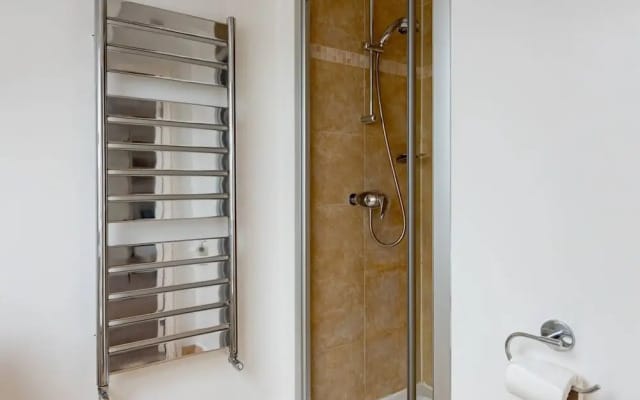 Bright and Spacious 2 Bedroom Flat