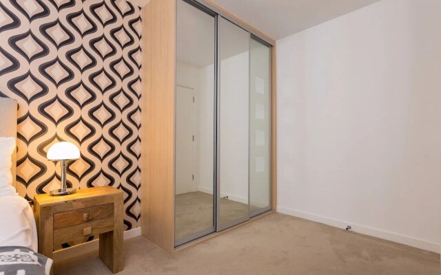 Amazing 1 Bedroom Flat in Bow with Balcony