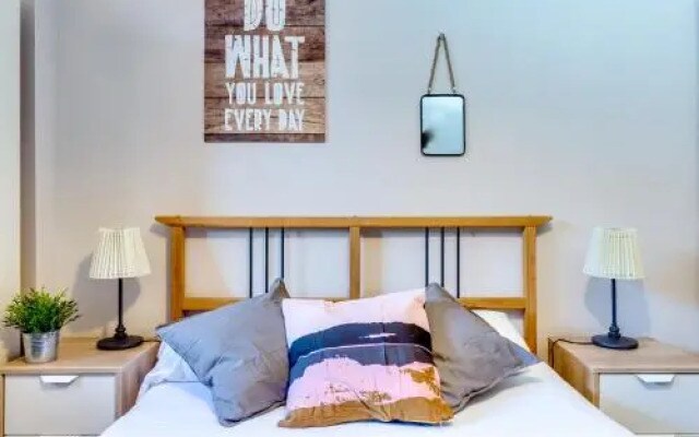 Spacious Apartment Fira Bcn & Camp Nou
