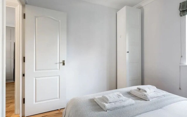 Comfortable 2 Bed Apartment by Tower Bridge