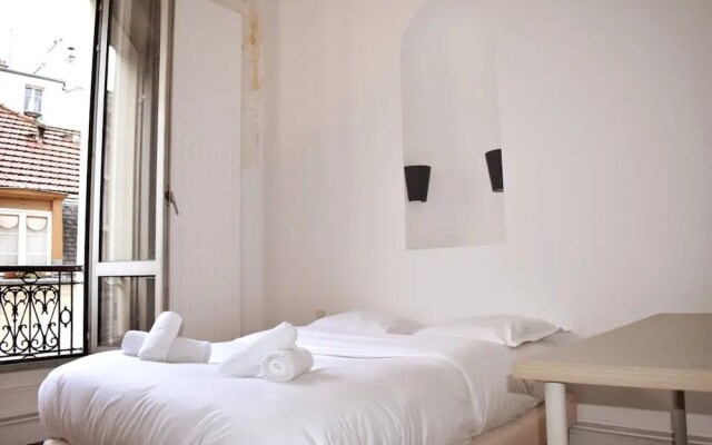 Parisian Apartment In Prime Location