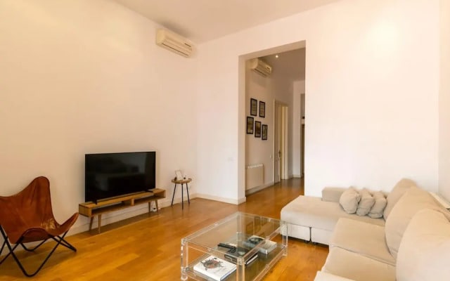 Designer s Three Bedroom Apartment With Terrace