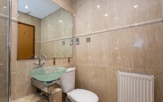 Cosy Spacious Duplex Apartment Near Salford Royal
