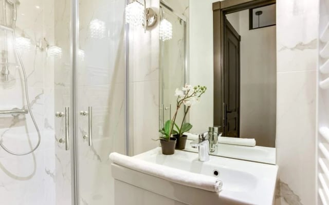 Exquisite Apartment in the Historical 7th District