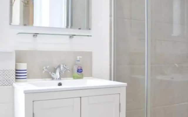 2 Bedroom Apartment With Terrace in Clapham