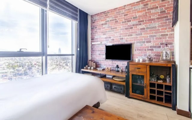 Central Flat With Amazing City View in Atasehir
