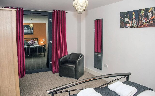 Base Serviced Apartments - Cumberland Apartments