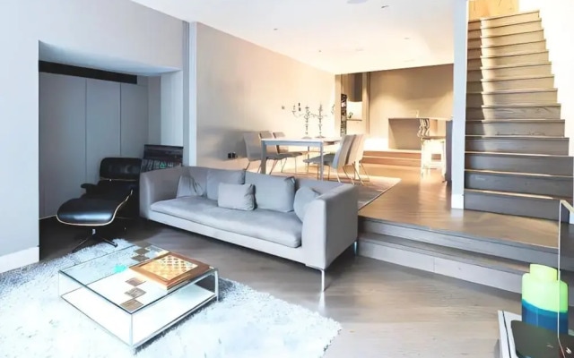 Soho Living 2-Bedroom Apartment in Soho