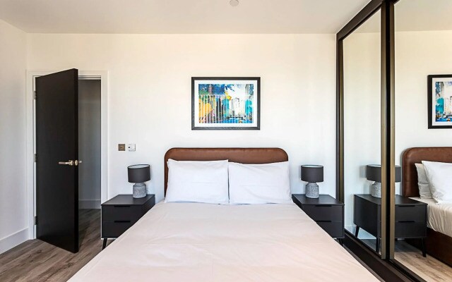 Beautiful 2 Bed Icon Tower Flat 5