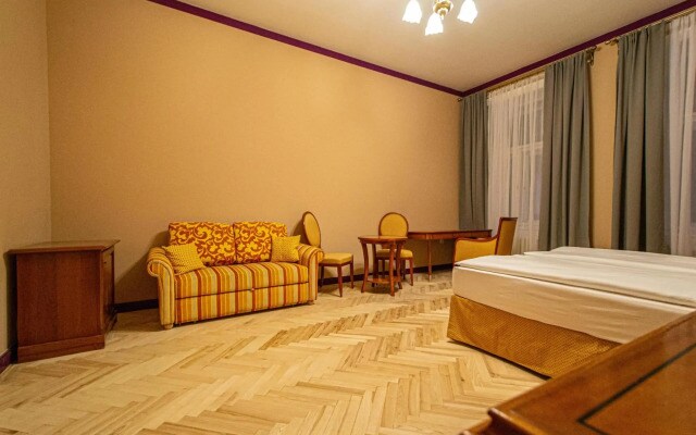 4 Bedrooms 130m2 apartment at the Main City Square