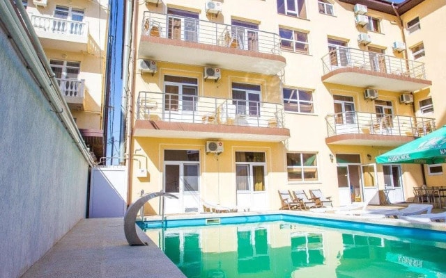 The Hloya Inn