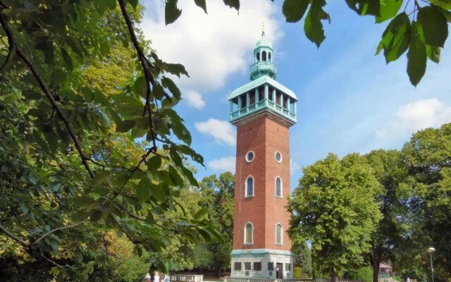 Town Centre Apartment with FREE Parking
