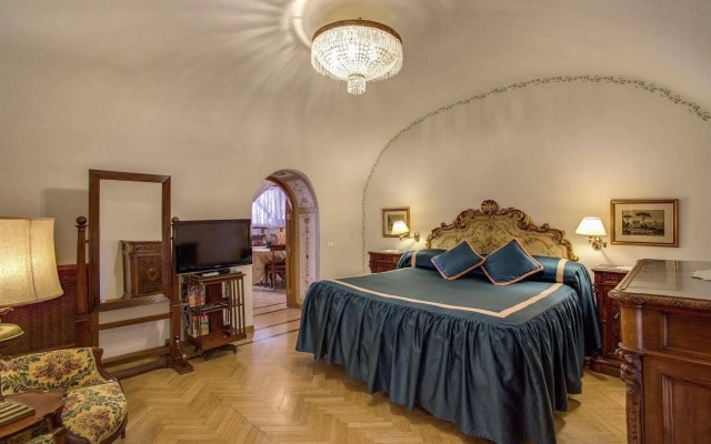 Navona Gallery and Garden Suites