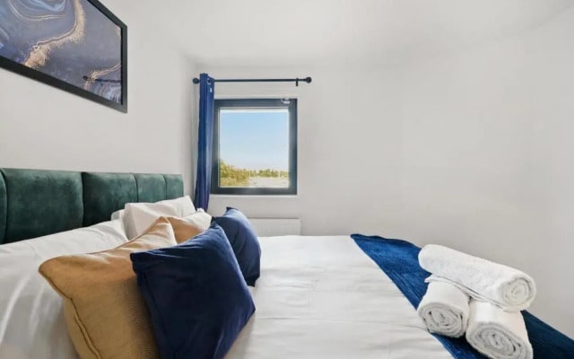 New Private Apartment Building Minutes From Heathrow