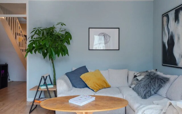 Newly Refurbished 3 Bed Flat For 6 Guests