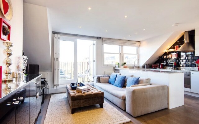 Balcony Apartment In Little Venice
