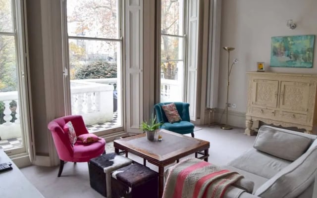 Elegant 1 Bedroom Mezzanine Overlooking Square