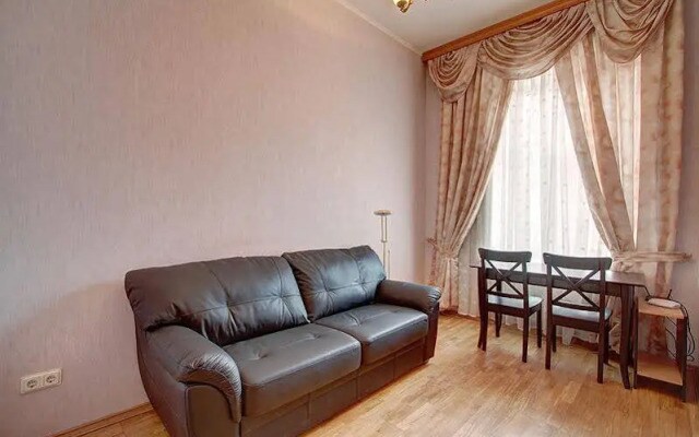 Stn Apartments Near Moskovsky Railway Station