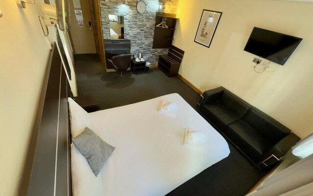 Epsilon Hotel