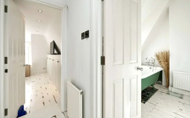 Contemporary 1 bed Apartment Chelsea