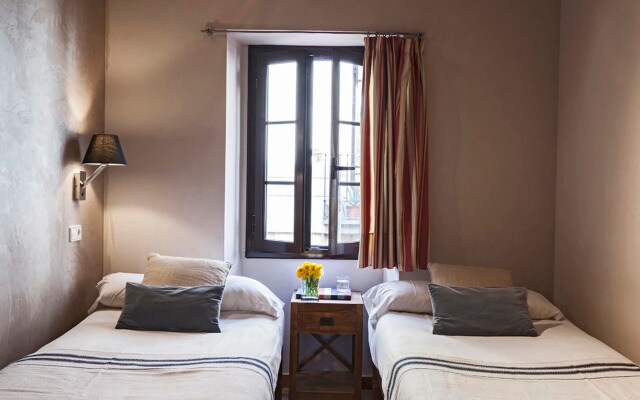 AinB Las Ramblas-Guardia Apartments