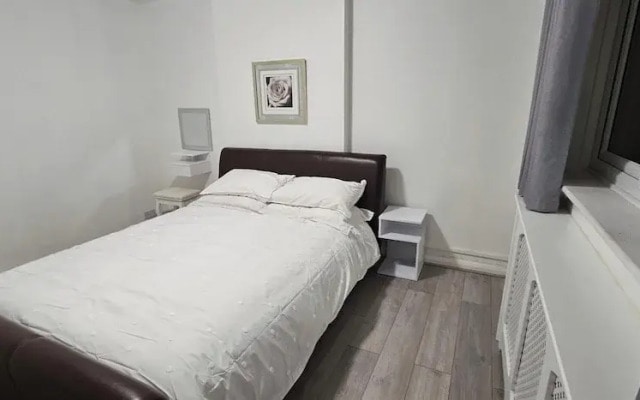 Spacious & Modern 2-bed House in Dagenham