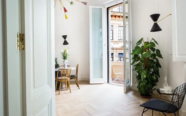 Temple Street Fabulous Apartment