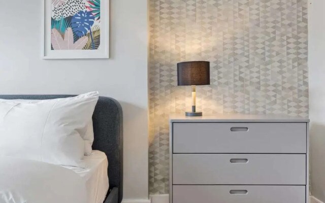 Modern & Chic 2bed Hampstead Duplex 1 min to Tube